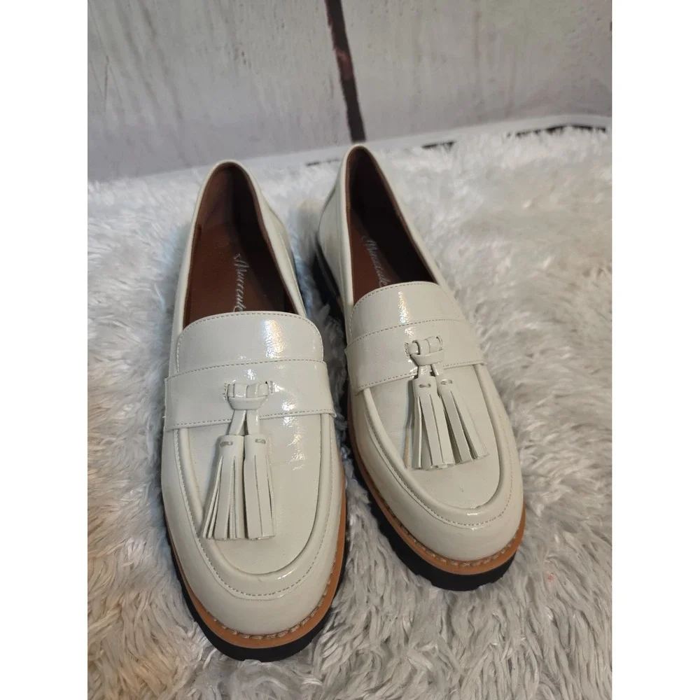 Muccute Womens Cream Patent Tassel Platform Lug Sole Loafers Size 7 N18-101
